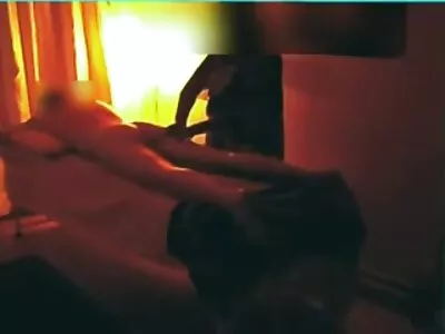 آدمی سوتیلی بیٹی کے کراہنے کو نہیں سنتا۔