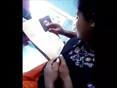 روسی مقعد گھسنے والا سرخ بالوں کو بٹ میں لنڈ محسوس کرتا ہے۔