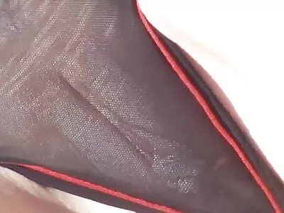 آدمی نے تانا لی کو باندھ دیا اور اس کے بڑے چھونے کے قابل مال کو مارا۔