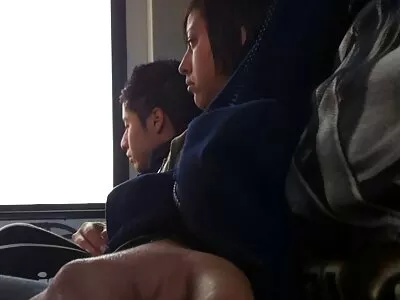 ادرک منکس ایک کچن میں جلدی سیکس کر رہا ہے۔