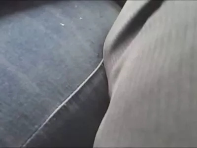 چھوٹی چھوٹی ایشین MILF ظاہر کرتی ہے کہ وہ جنسی تعلقات کے دوران کتنی لچکدار ہے۔