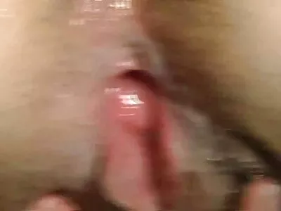 Raunchy Asian MILF ایک POV منظر میں گھمایا جاتا ہے۔
