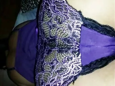 دو busty broads تینوں کے لیے ایک ہی دوست کا اشتراک کر رہے ہیں۔