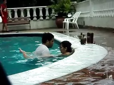 کینڈرا لسٹ پیپرونی کی بجائے پیزا ڈیلیوری والے کا کاک استعمال کرتی ہے۔