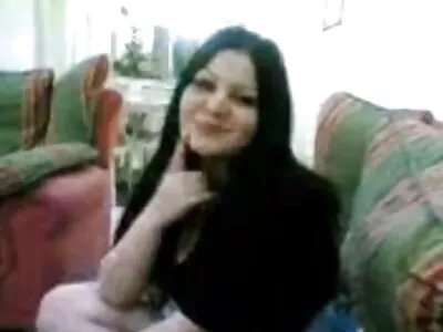 انکڈ سیکریٹری اپنے باس کو دفتر میں سیکس کے ساتھ آرام دے رہی ہے۔