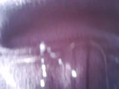 چمکدار سنہرے بالوں والی بڑی بڑی سیاہ ڈک کو گنجی کنی میں خوش آمدید کہتی ہے۔