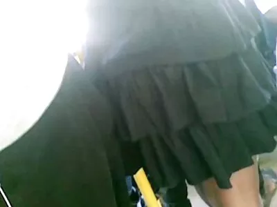 برازیلی کتیا گیبریلا کاسٹیلاری ڈلڈو اور مرغ کے ساتھ کھیلتی ہے۔