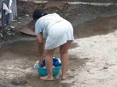 خوبصورت بیب صوفے پر زبانی اور کٹر سیکس کر رہی ہے۔