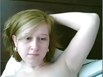 Busty سنہرے بالوں والی میک اپ لڑکی فحش سیٹ پر اس کی بلی fucked ہو جاتا ہے