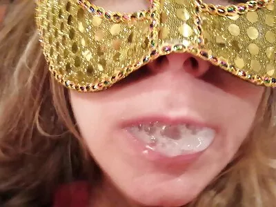 غیر ملکی brunette پیاری بڑی چوچیان اور بالوں والی بلی کے ساتھ تباہ