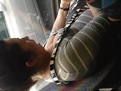 پرکشش brunette anally پریمی کے fuckstick کے ساتھ گھسنا